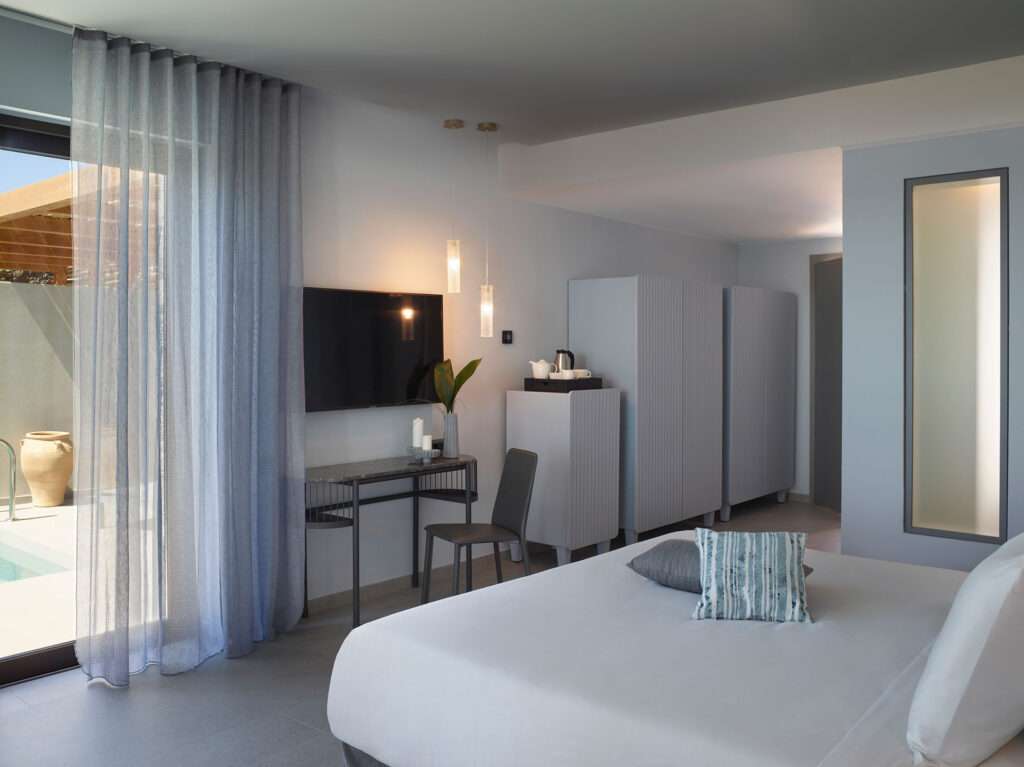 Executive-Room-with-Private-Heated-Pool-–-Sea-View-3